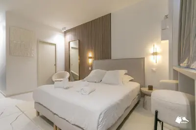 Un ou plusieurs lits dans un hébergement de l'établissement MBA - Echiquier 2 Luxury Appartment Paris Center