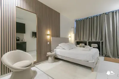 Un ou plusieurs lits dans un hébergement de l'établissement MBA - Echiquier 2 Luxury Appartment Paris Center