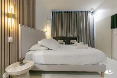 Un ou plusieurs lits dans un hébergement de l'établissement MBA - Echiquier 2 Luxury Appartment Paris Center