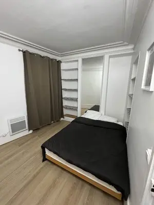 Un ou plusieurs lits dans un hébergement de l'établissement Logement entier appartement Paris, France