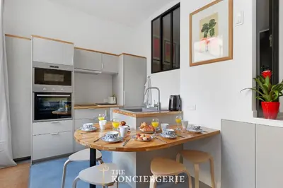 Cuisine ou kitchenette dans l'établissement Residence d'Exception Renovee par Architecte - Paris 10