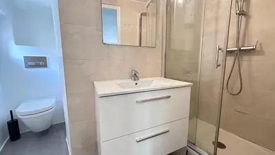 Salle de bains dans l'établissement Bright 1-Bedroom in the Heart of the Marais