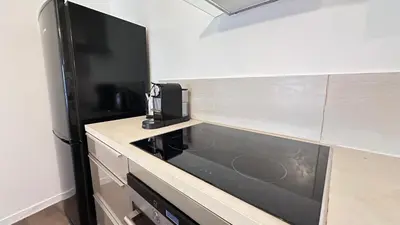 Cuisine ou kitchenette dans l'établissement Bright 1-Bedroom in the Heart of the Marais