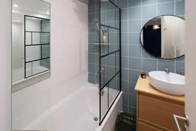 Salle de bains dans l'établissement 2 pièces tout confort Porte de Versailles 4 personnes