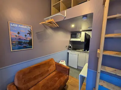 Cuisine ou kitchenette dans l'établissement 5G-Studio tout équipé avec chambre proche Paris