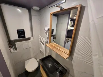 Salle de bains dans l'établissement 5G-Studio tout équipé avec chambre proche Paris
