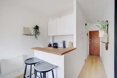 Cuisine ou kitchenette dans l'établissement Cozy Studio 2P – 16th Paris, near Eiffel Tower