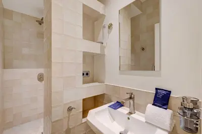 Salle de bains dans l'établissement Charming flat -2P- Montmartre