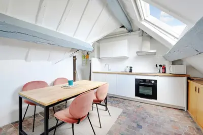 Cuisine ou kitchenette dans l'établissement Bright 4P studio in the heart of Paris Marais Rivoli