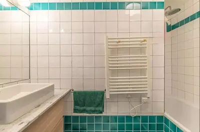 Salle de bains dans l'établissement Charming apartment le Marais