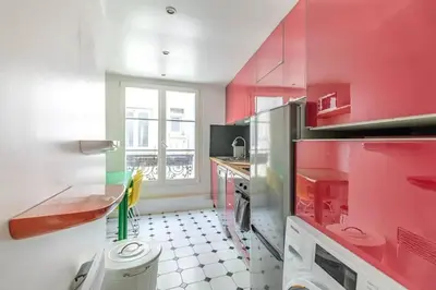 Cuisine ou kitchenette dans l'établissement Charming apartment le Marais