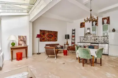 Cuisine ou kitchenette dans l'établissement Spacious Apartment 1BR 2P – Auteuil