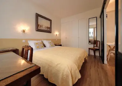 Un ou plusieurs lits dans un hébergement de l'établissement Chic & cosy 2BR - à deux pas Tour Eiffel 2BR