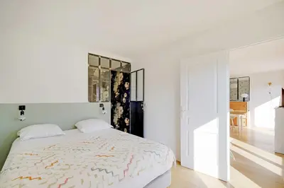 Un ou plusieurs lits dans un hébergement de l'établissement Spacious parisian apartment - 2BR 4P – République