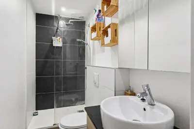 Salle de bains dans l'établissement Charmant appartement pour 4 à Paris