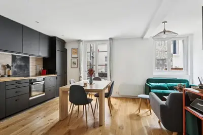 Cuisine ou kitchenette dans l'établissement Charmant appartement pour 4 à Paris