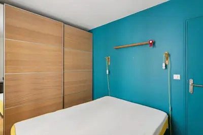 Un ou plusieurs lits dans un hébergement de l'établissement Charmant appartement pour 4 à Paris
