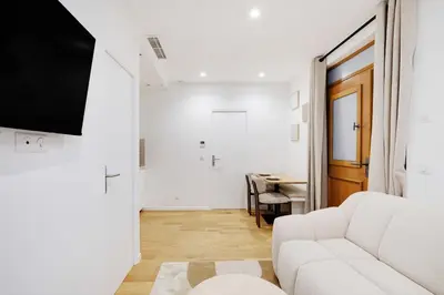 Télévision ou salle de divertissement dans l'établissement Modern apprt 1BR 4P - Paris 2nd