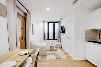 Coin salon dans l'établissement Modern apprt 1BR 4P - Paris 2nd
