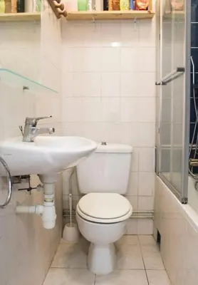 Salle de bains dans l'établissement Appartement avec balcon sous les toits de Paris