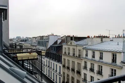 Vue générale sur Paris ou vue de la ville depuis l'appartement