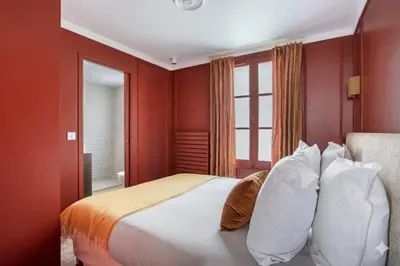 Un ou plusieurs lits dans un hébergement de l'établissement Suite Tour Eiffel 1 Bedroom