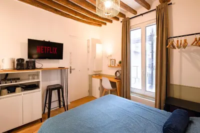Cuisine ou kitchenette dans l'établissement Charming Studio Montorgueil