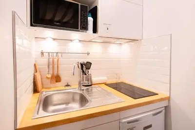 Cuisine ou kitchenette dans l'établissement Charming Studio Montorgueil