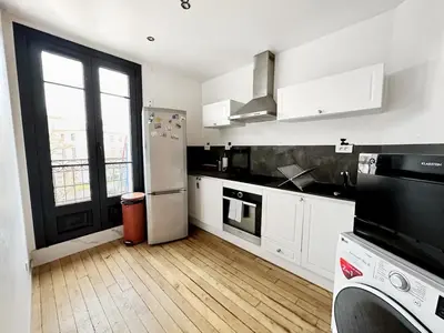 Cuisine ou kitchenette dans l'établissement Celine 4 Charmant Studio avec une chambre, La défense