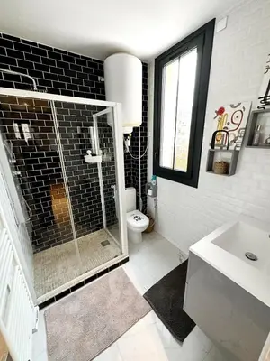 Salle de bains dans l'établissement Celine 4 Charmant Studio avec une chambre, La défense