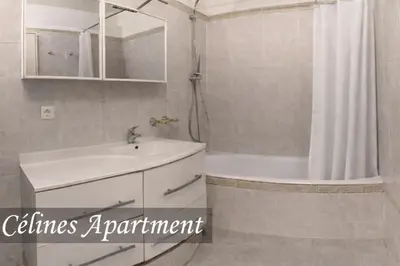 Salle de bains dans l'établissement 5 min walk to metro, 2 bedrooms, la défense, parking