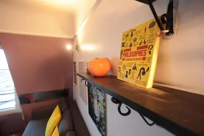 Plan de l'établissement APPARTEMENT CHALEUREUX ARTISTIQUE QUARTIER GARE DU NORD - GARE DE L'EST et GRANDS BOULEVARDS