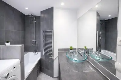 Salle de bains dans l'établissement Magnifique Appartement 1 Chambre à Neuilly-sur-Seine
