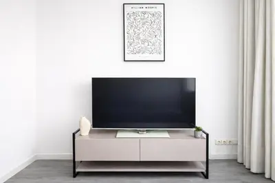 Télévision ou salle de divertissement dans l'établissement Magnifique Appartement 1 Chambre à Neuilly-sur-Seine