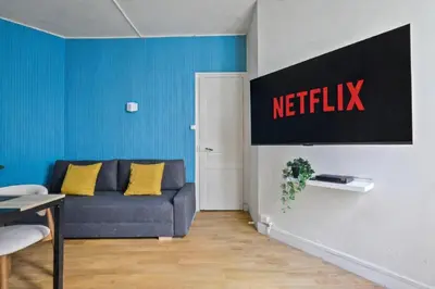 Coin salon dans l'établissement Quartier Luxembourg 1 Bedroom Apartment-Netflix