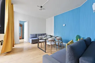 Coin salon dans l'établissement Quartier Luxembourg 1 Bedroom Apartment-Netflix