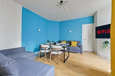 Coin salon dans l'établissement Quartier Luxembourg 1 Bedroom Apartment-Netflix