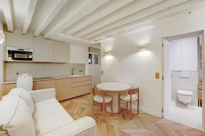 Cuisine ou kitchenette dans l'établissement Marais studio in city center