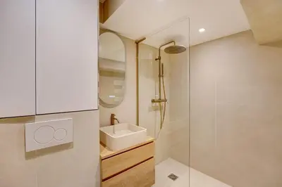 Salle de bains dans l'établissement Marais studio in city center