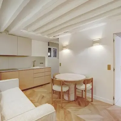 Marais studio in city center