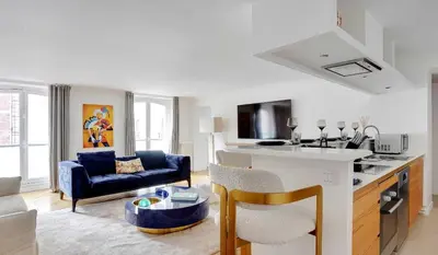 Cuisine ou kitchenette dans l'établissement Sublime appartement 6P Champs-Elysées, Montaigne