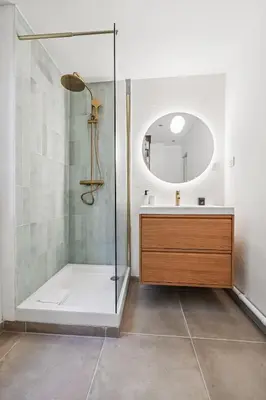 Salle de bains dans l'établissement Close to Paris City Center I Eiffel Tower View