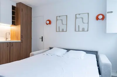 Un ou plusieurs lits dans un hébergement de l'établissement Charming Apartment 4 stars near Montmartre & Metro