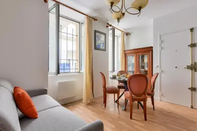 Coin salon dans l'établissement Bright & Spacious Apartments in Central Paris 15th