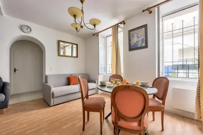 Coin salon dans l'établissement Bright & Spacious Apartments in Central Paris 15th