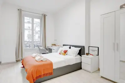 Un ou plusieurs lits dans un hébergement de l'établissement Suite Magenta - Opulence au cœur de Paris