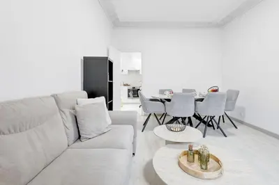 Coin salon dans l'établissement Suite Magenta - Opulence au cœur de Paris