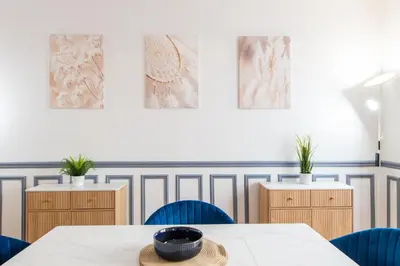 Plan de l'établissement Elegant Haussmannian-style apt in Paris I Balcony and City Views, close to Metro, Parking available