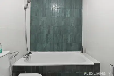 Salle de bains dans l'établissement studio élégant équilibre idéal entre loisirs détente et culture