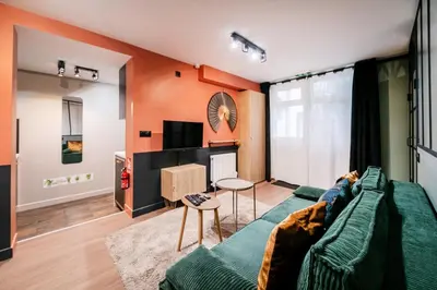 Télévision ou salle de divertissement dans l'établissement Duchesse flat PARIS center lovely place B2